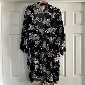 Black kimono with front tie